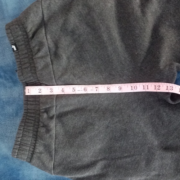 Boys PUMA sweats, size small - Picture 6 of 7